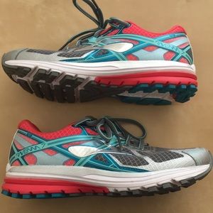 LIKE NEW Brooks Ravenna 7 Running Shoes Women Sz 7